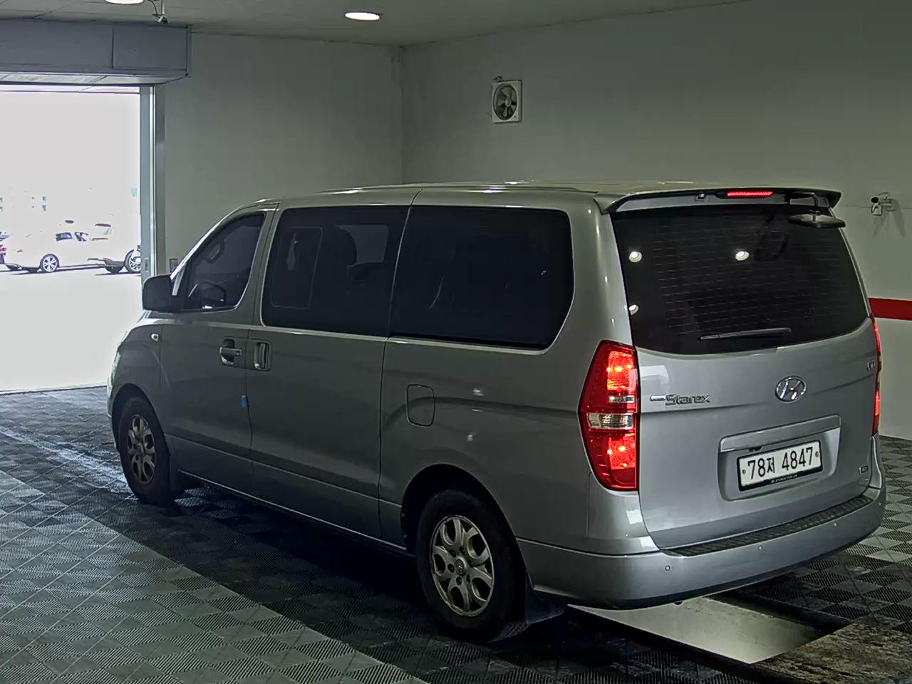 2012 - hyundai grand starex