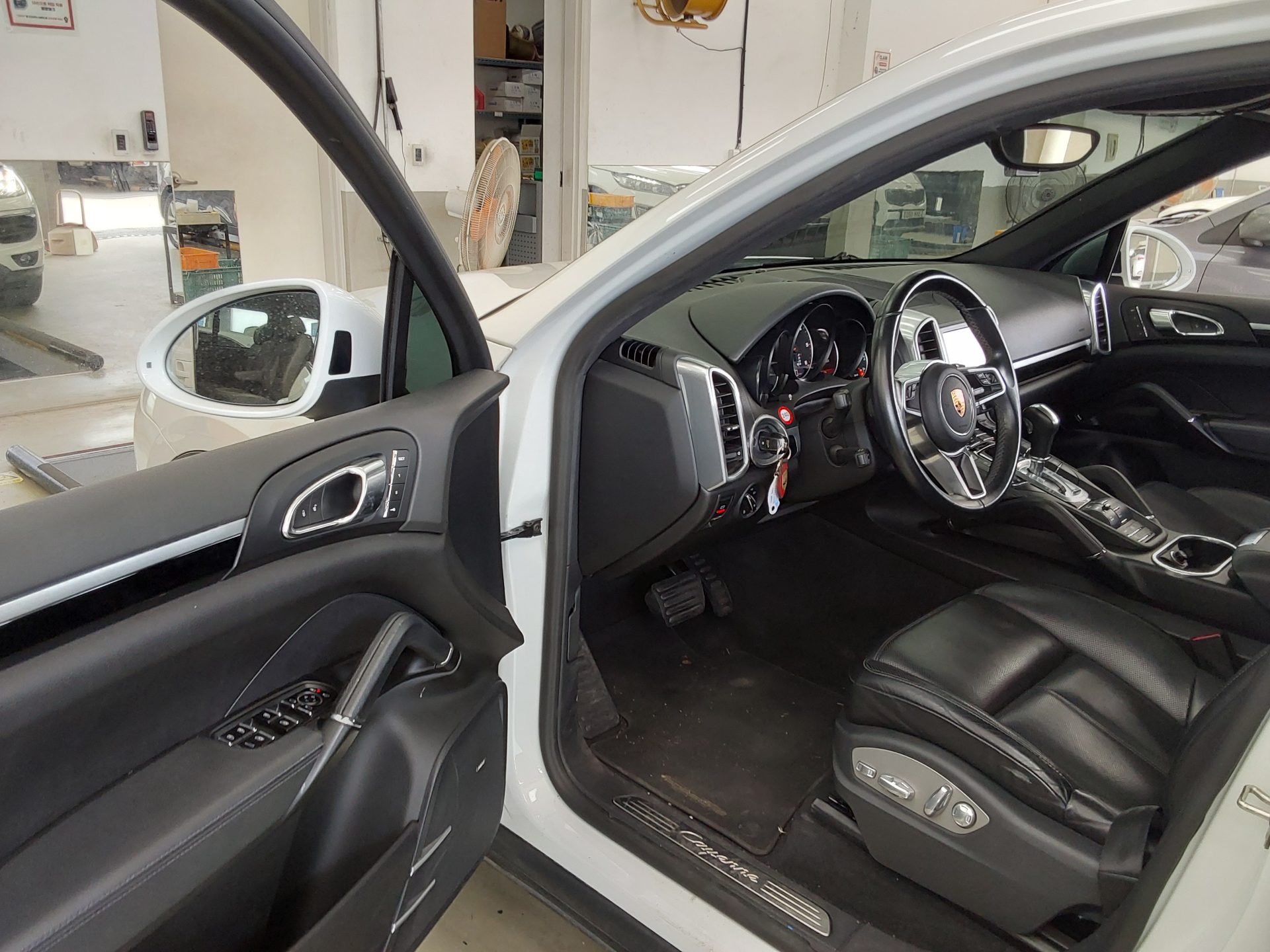 2016 - porsche cayenne