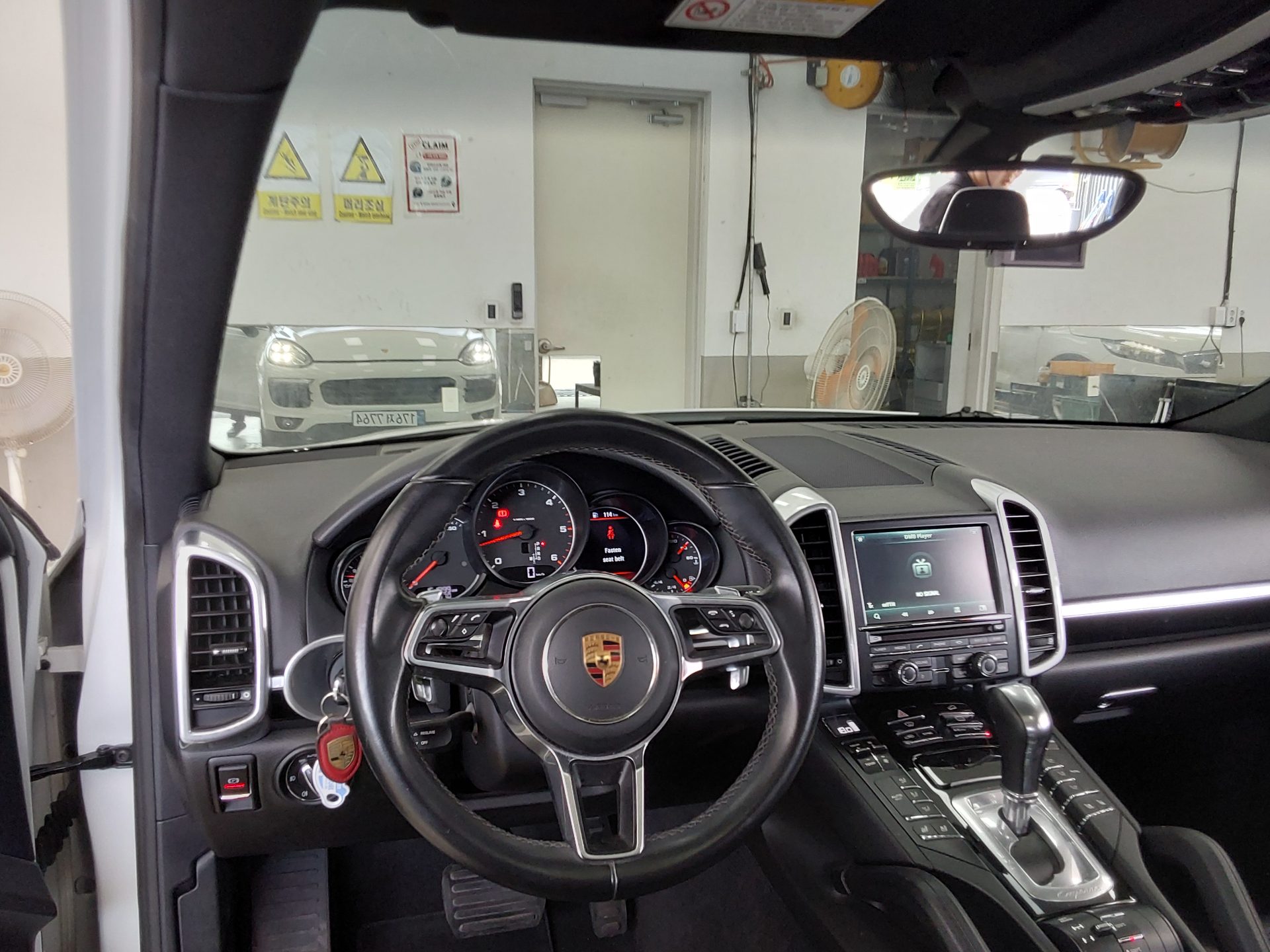 2016 - porsche cayenne
