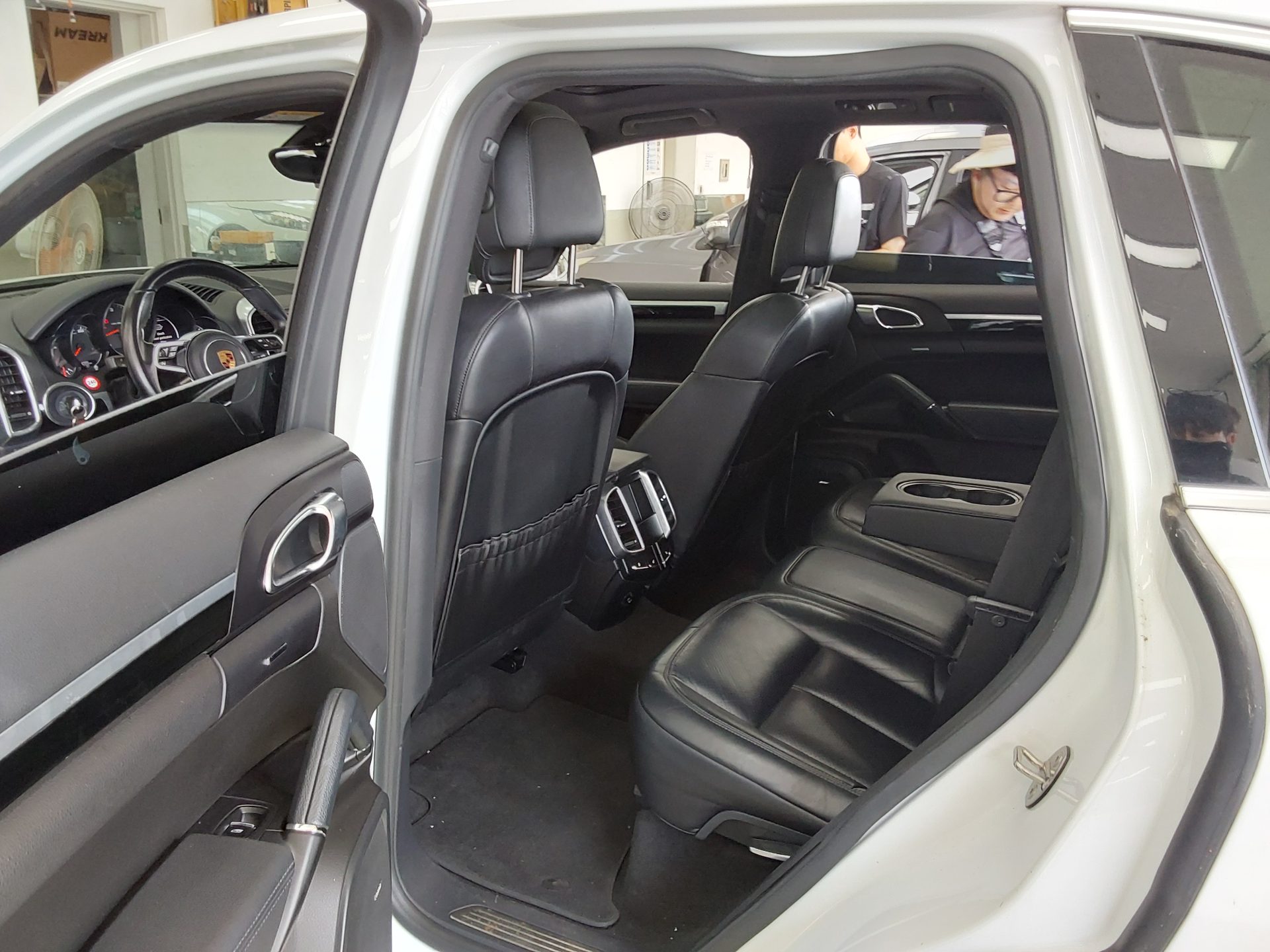 2016 - porsche cayenne