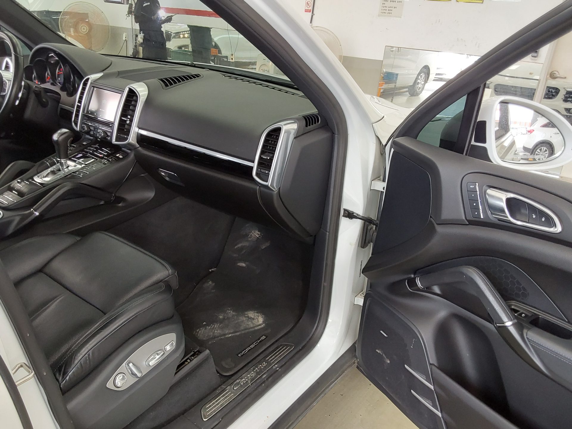 2016 - porsche cayenne