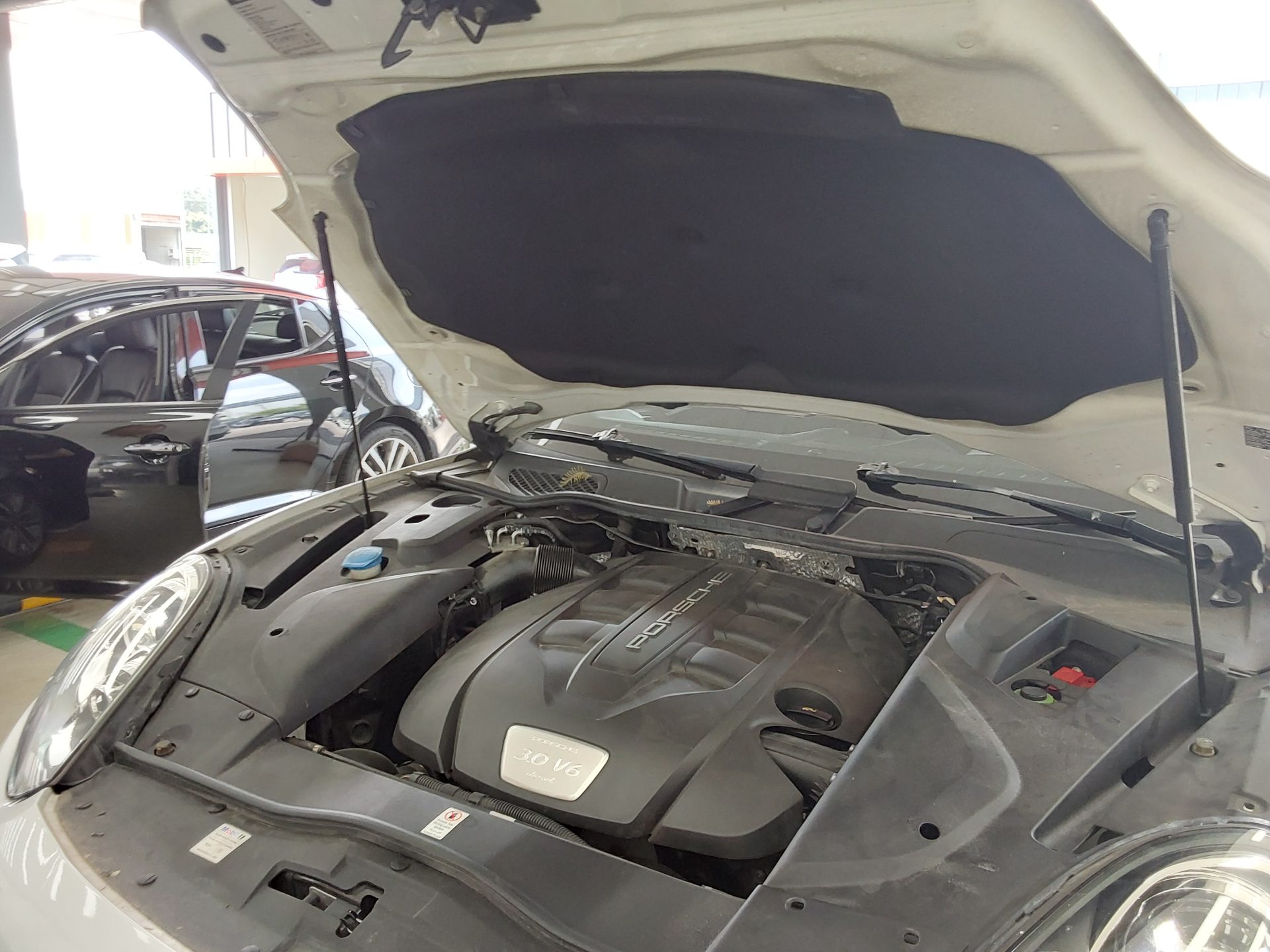 2016 - porsche cayenne