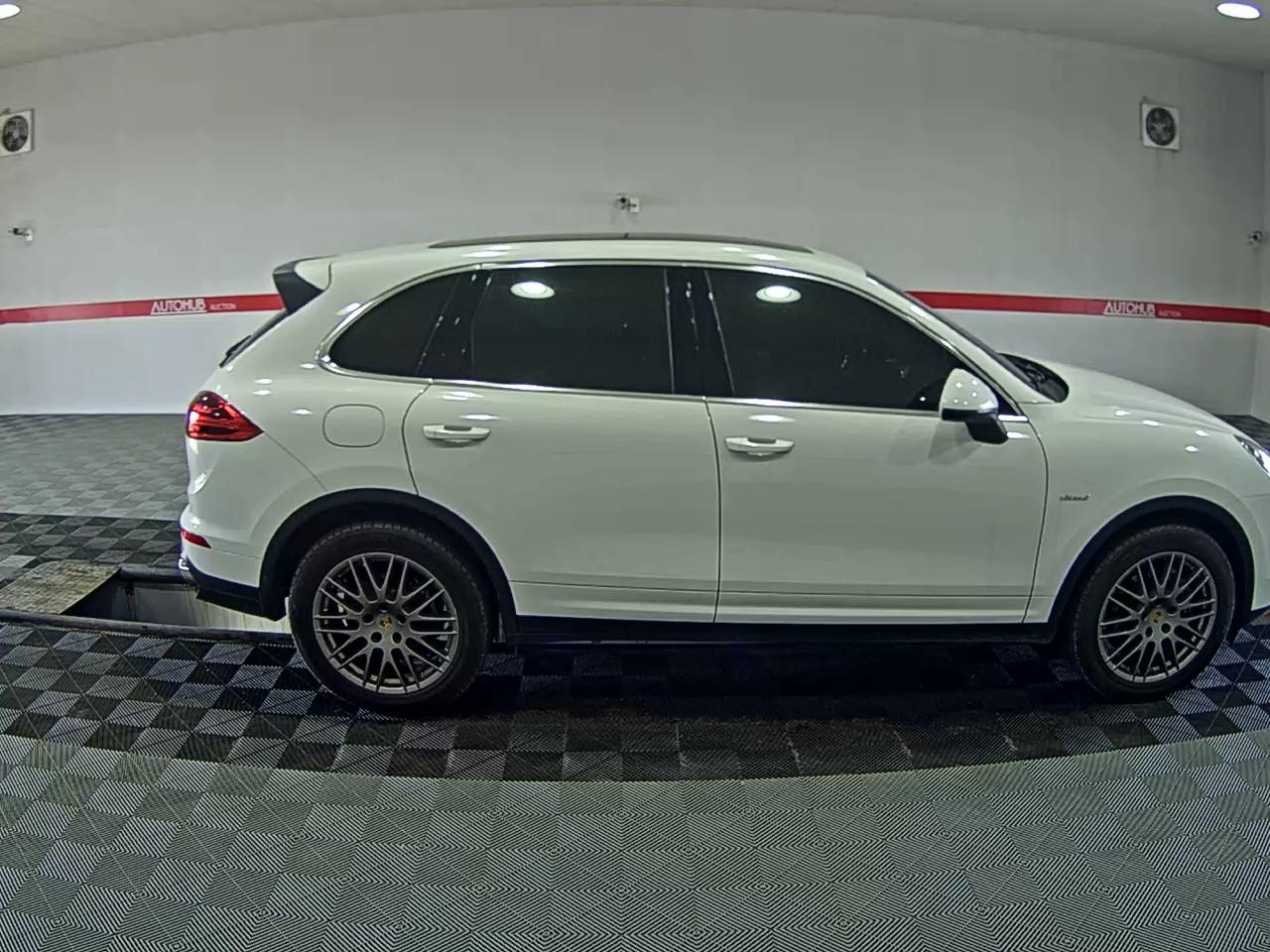 2016 - porsche cayenne