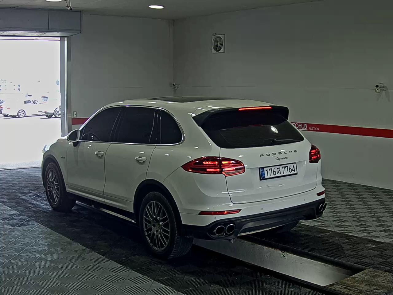 2016 - porsche cayenne