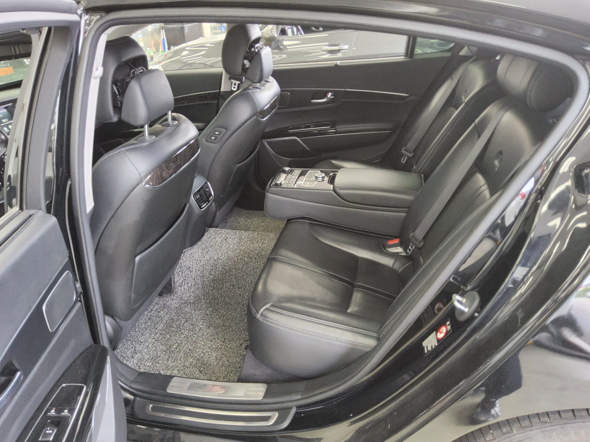 2016 - kia k9