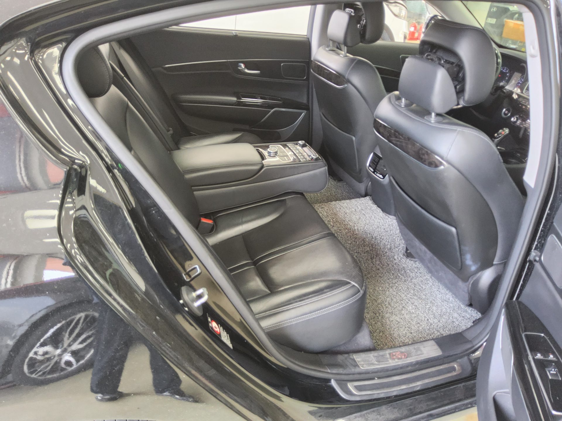 2016 - kia k9