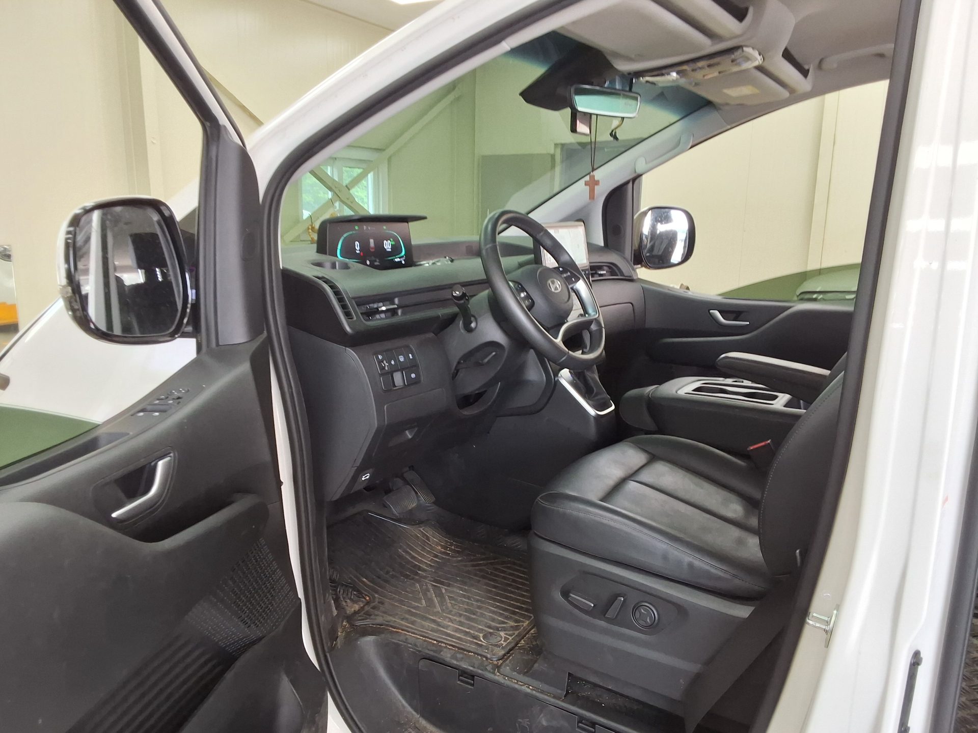 2025 - hyundai staria