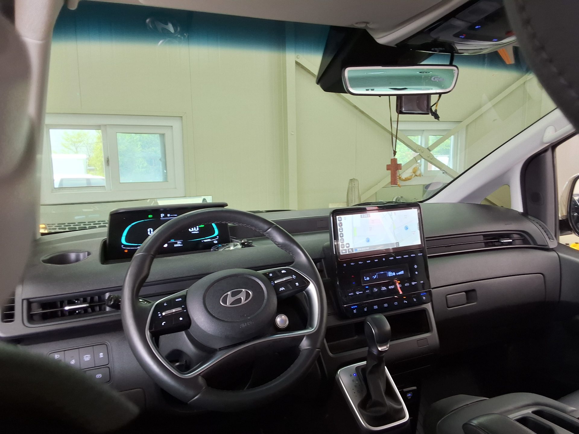 2025 - hyundai staria