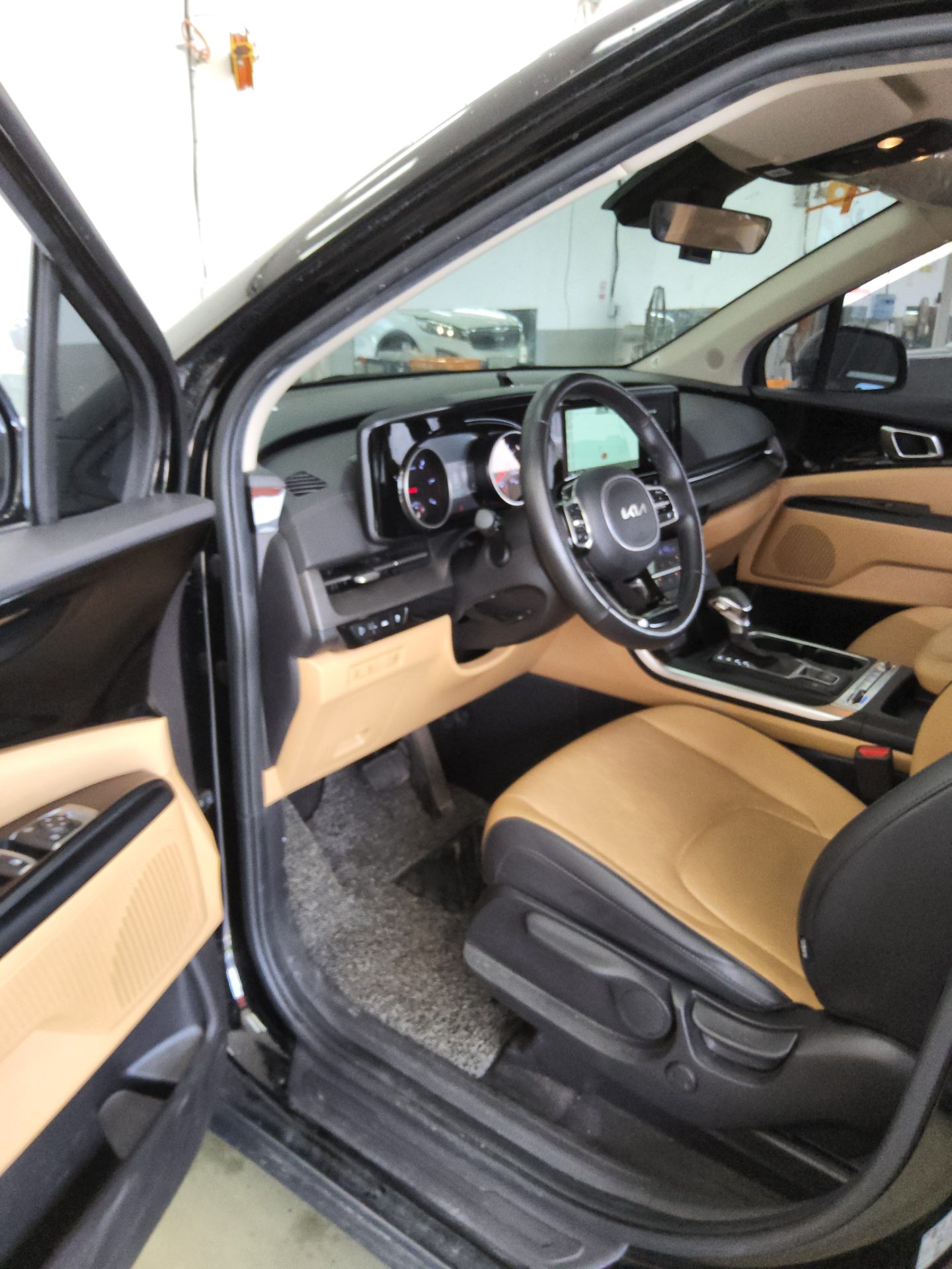 2023 - kia carnival