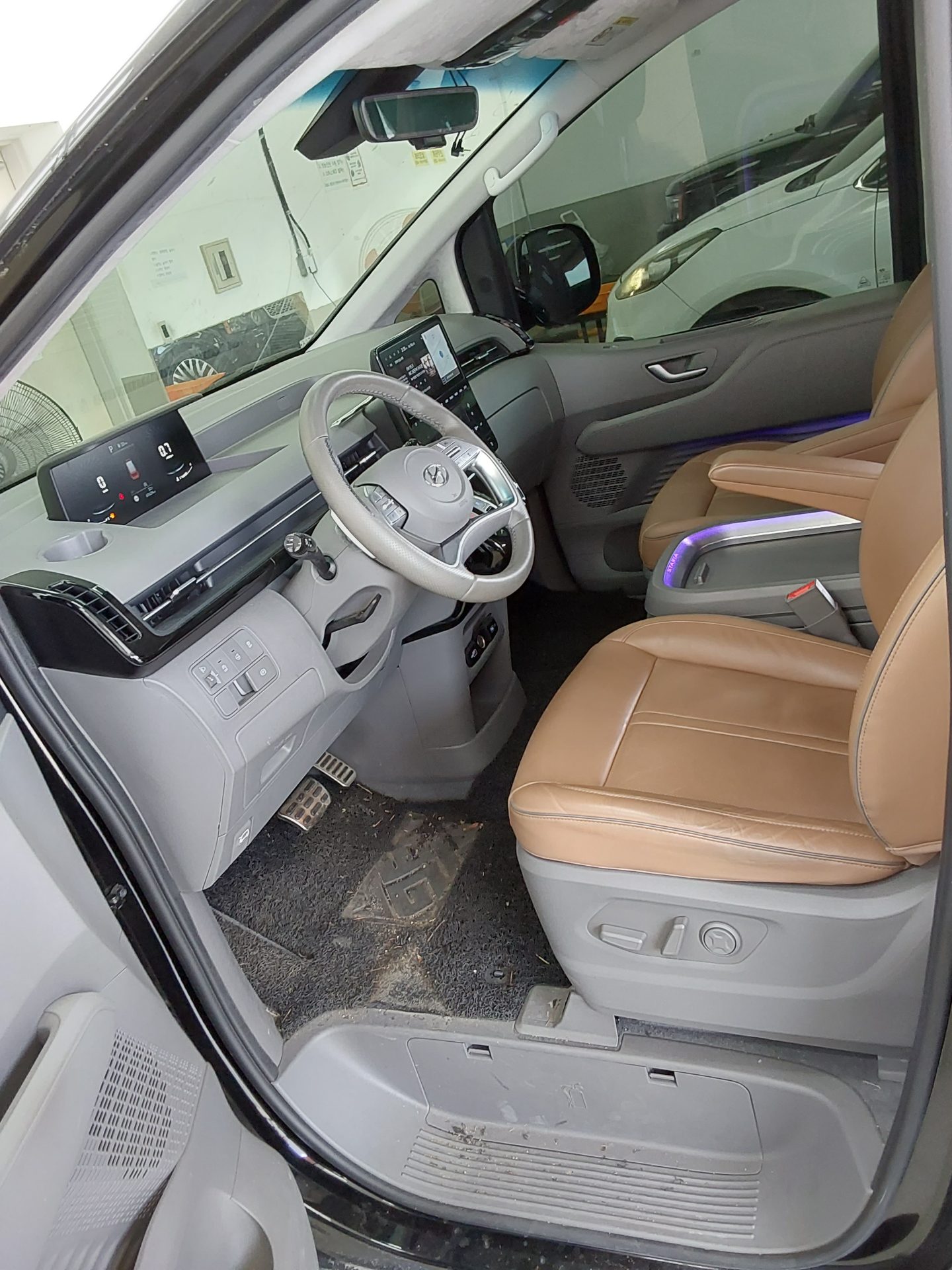 2022 - hyundai staria