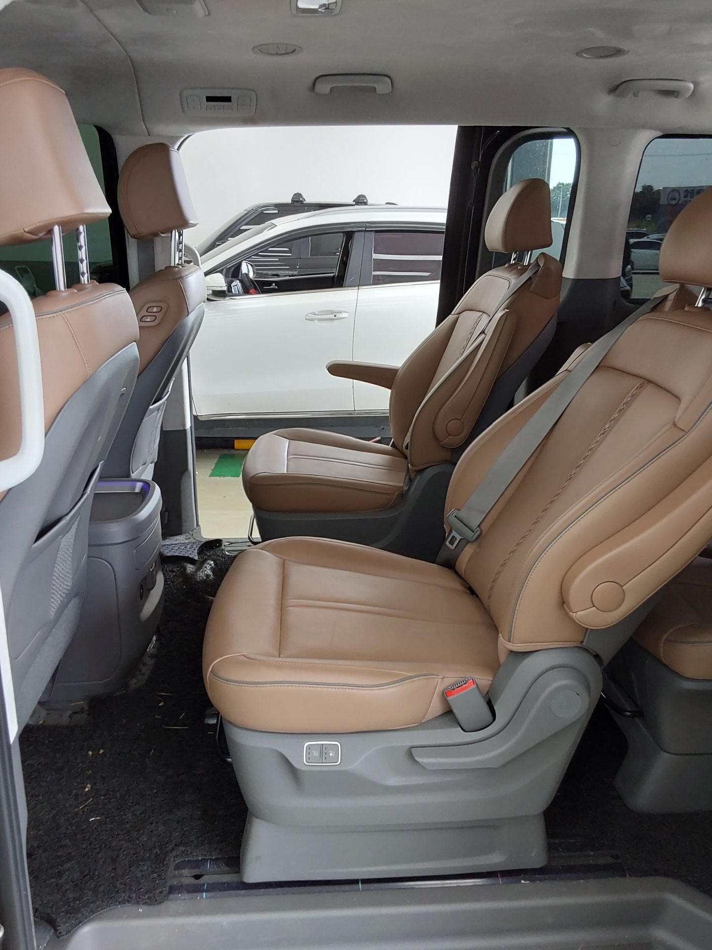 2022 - hyundai staria