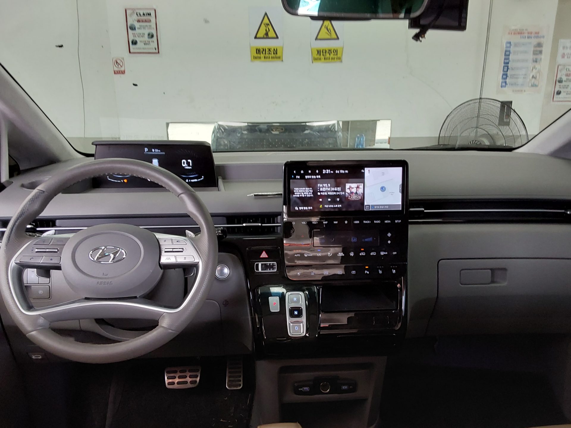 2022 - hyundai staria