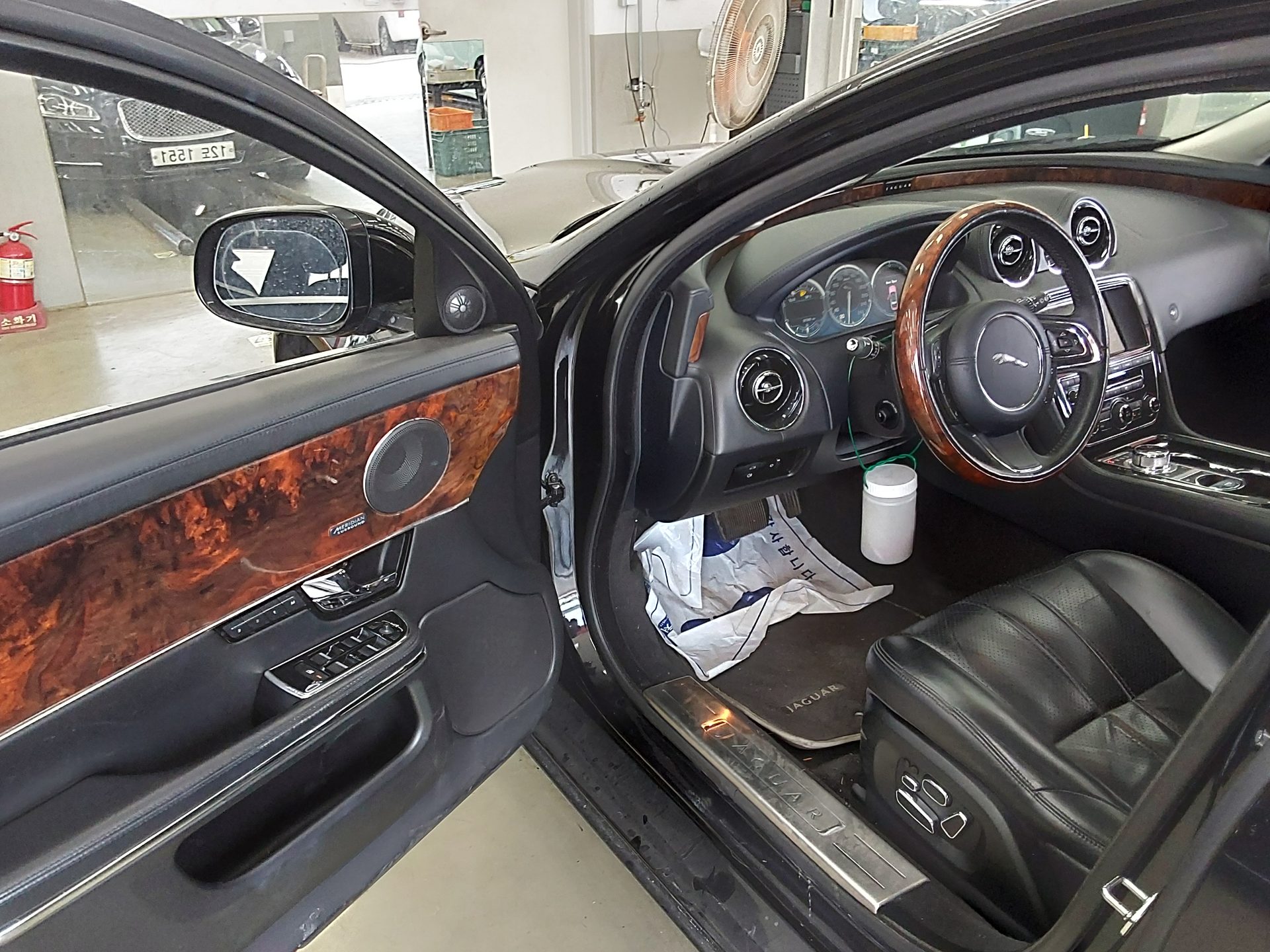 2013 - jaguar xj