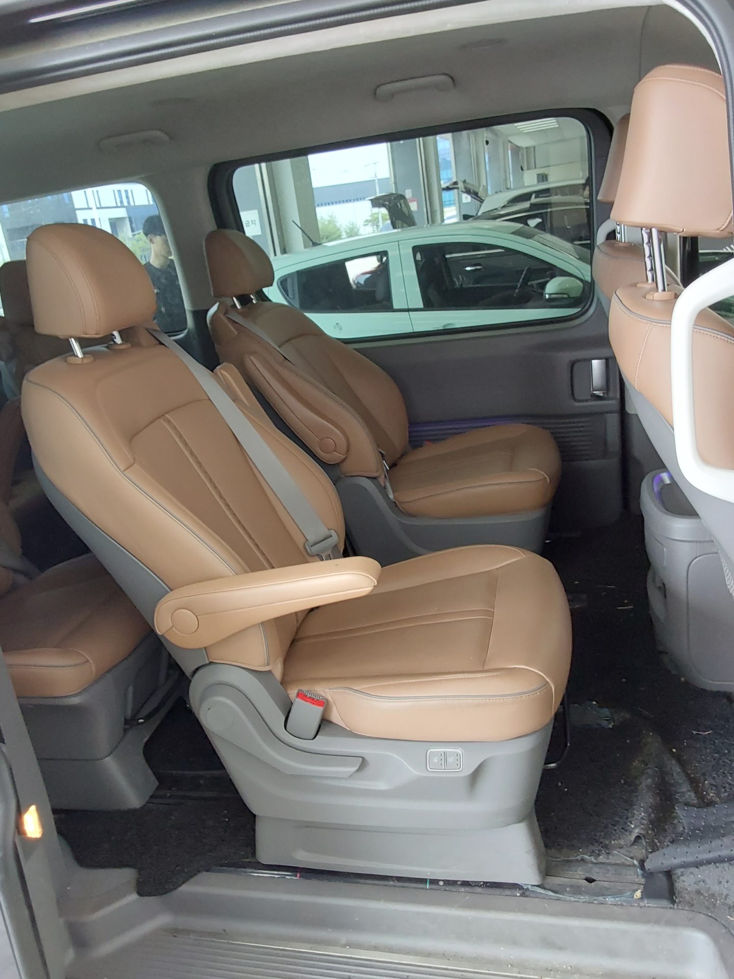 2022 - hyundai staria