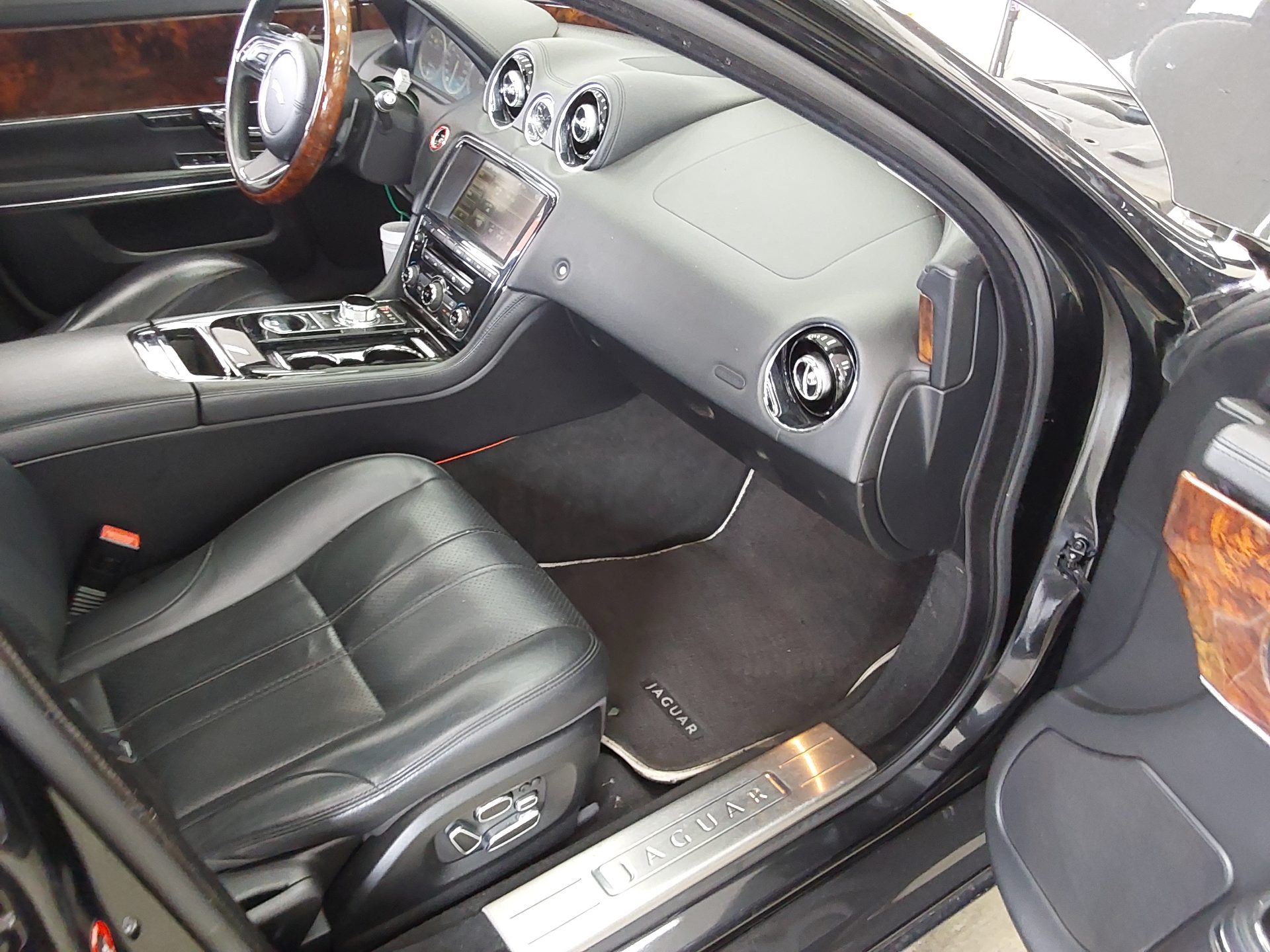2013 - jaguar xj