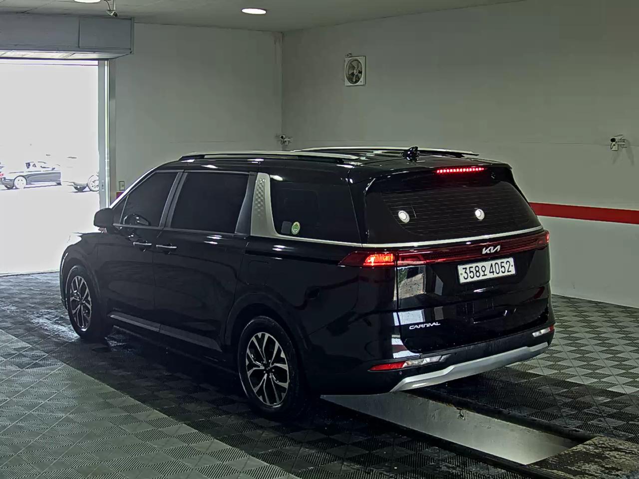 2023 - kia carnival