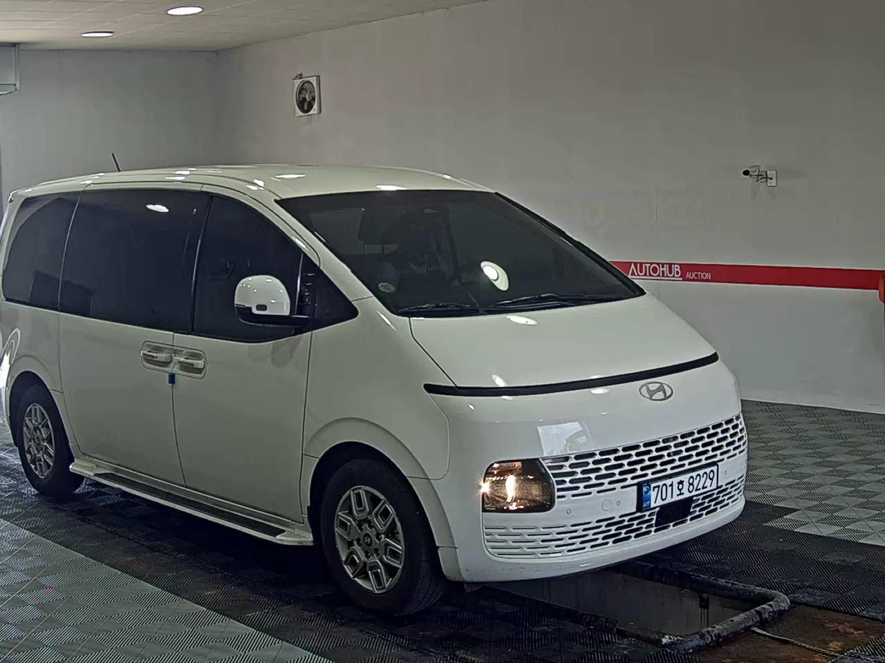2025 - hyundai staria