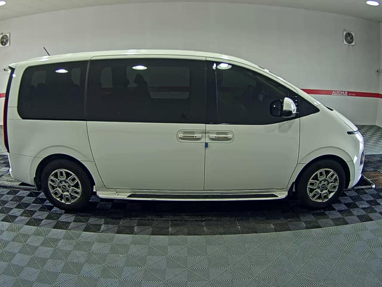 2025 - hyundai staria