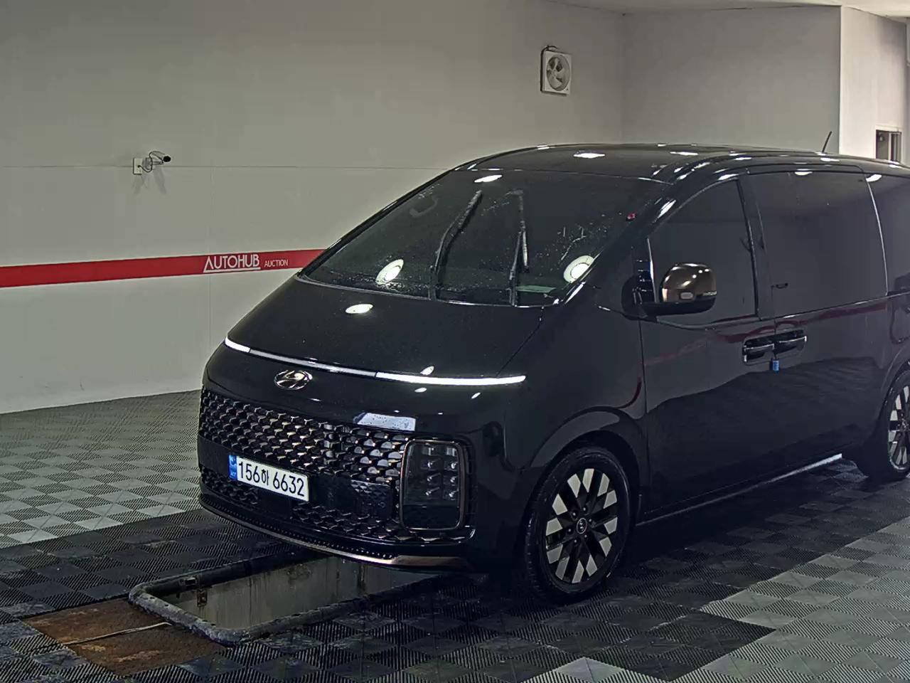 2022 - hyundai staria