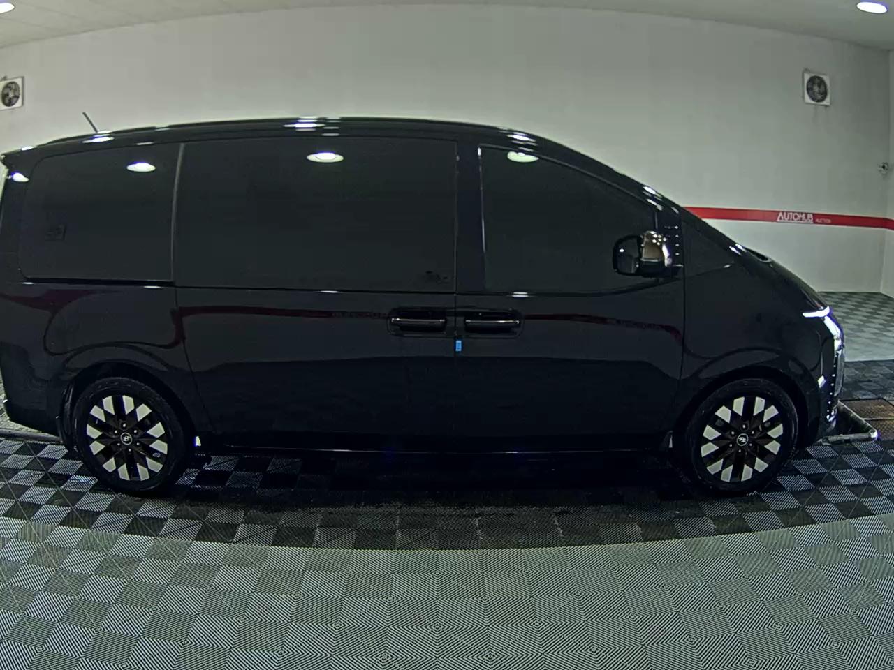 2022 - hyundai staria