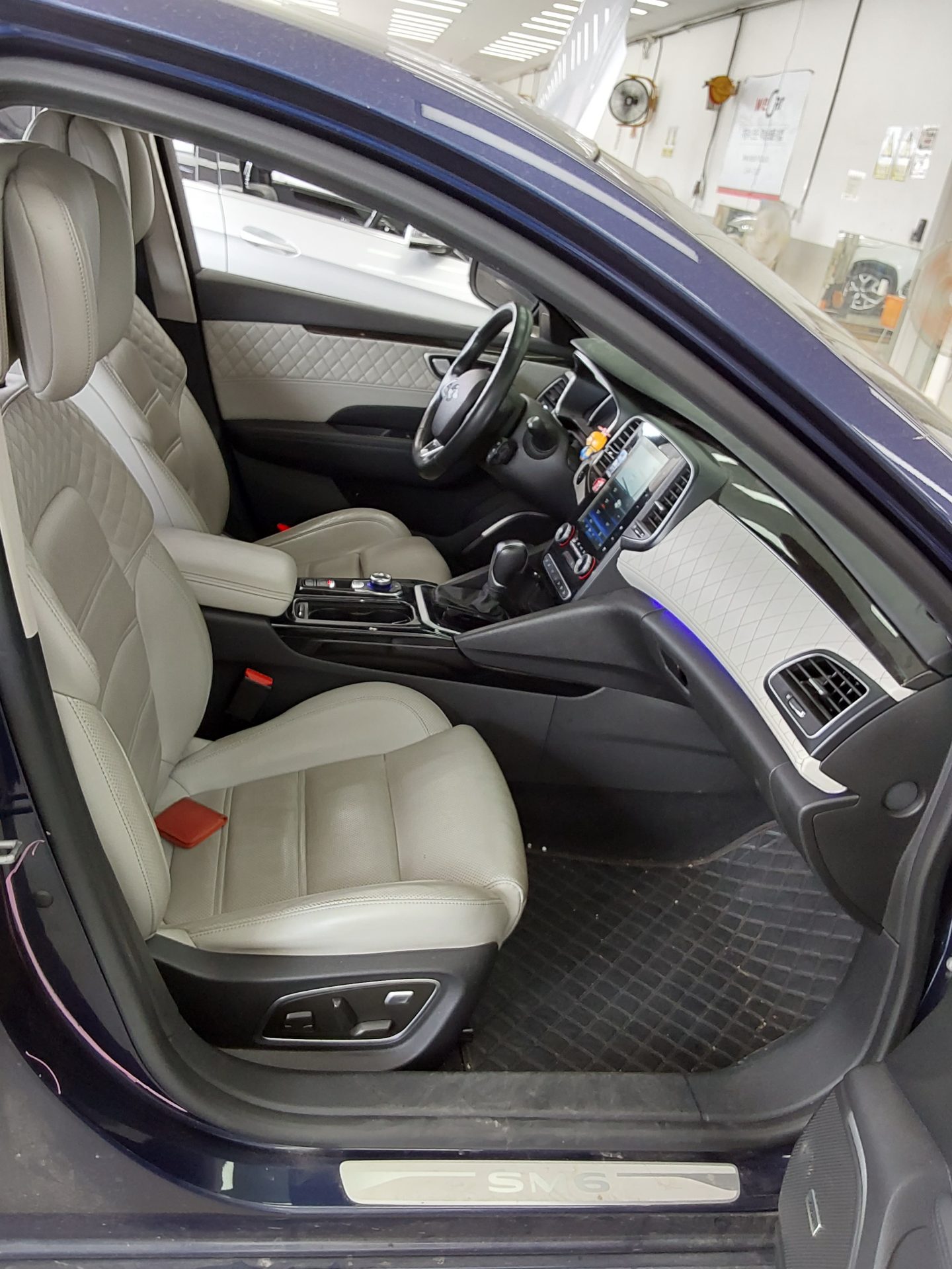 2019 - renault sm6