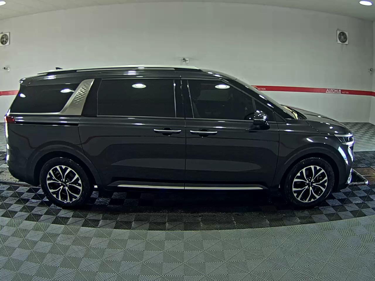 2023 - kia carnival