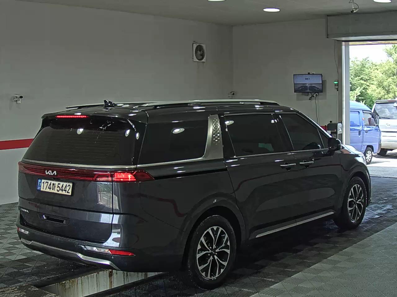 2023 - kia carnival