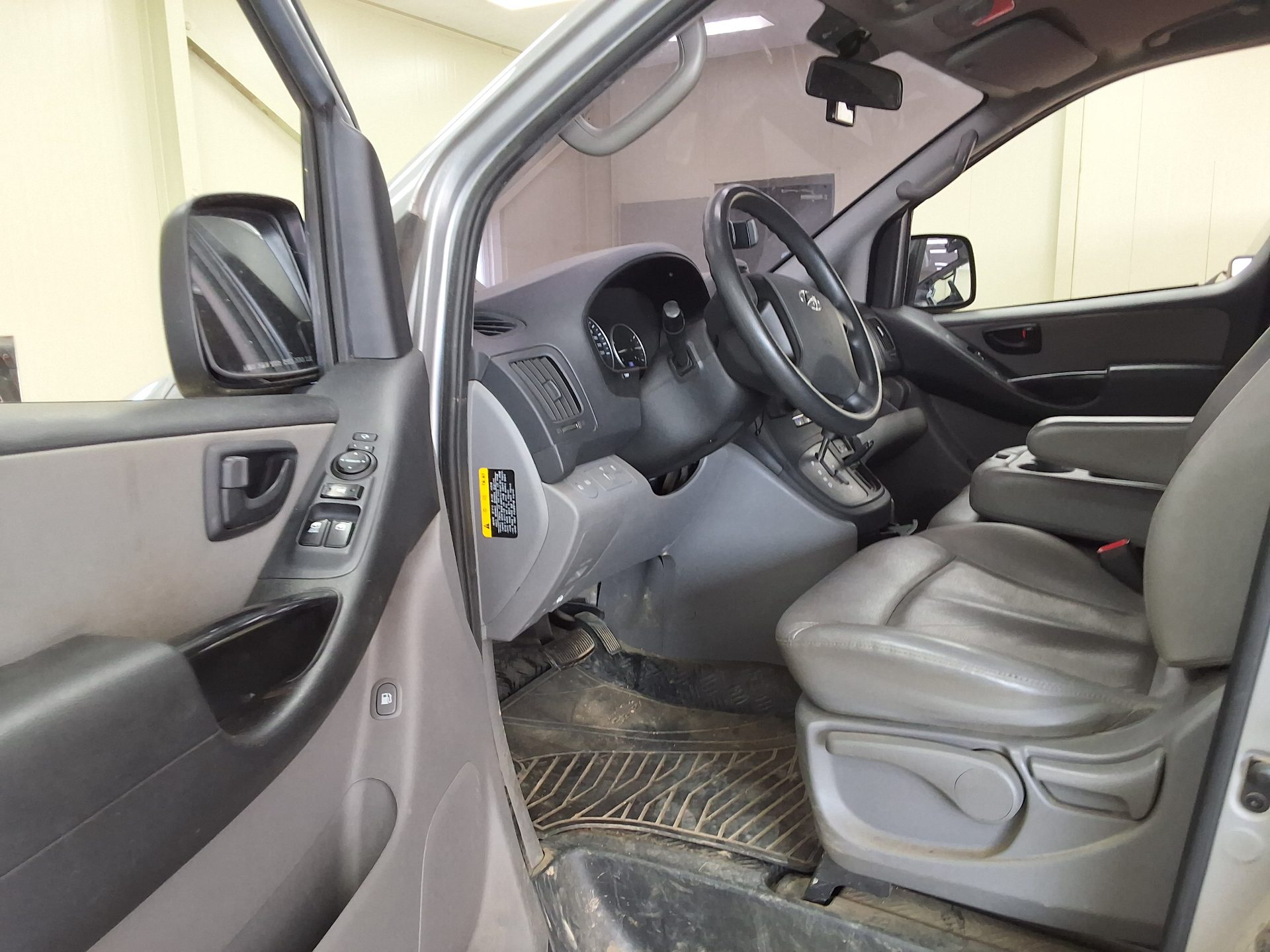 2019 - hyundai grand starex
