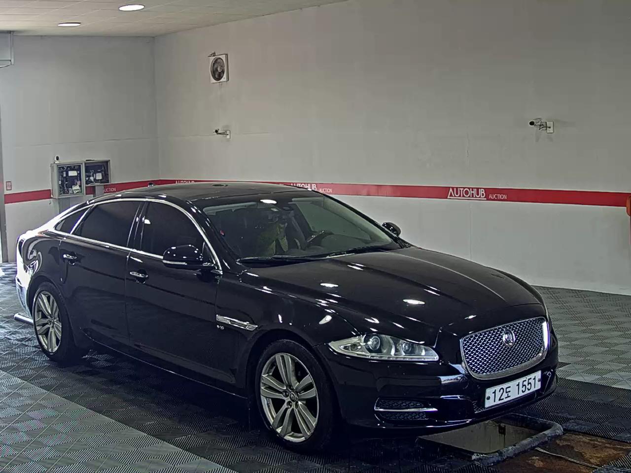 2013 - jaguar xj