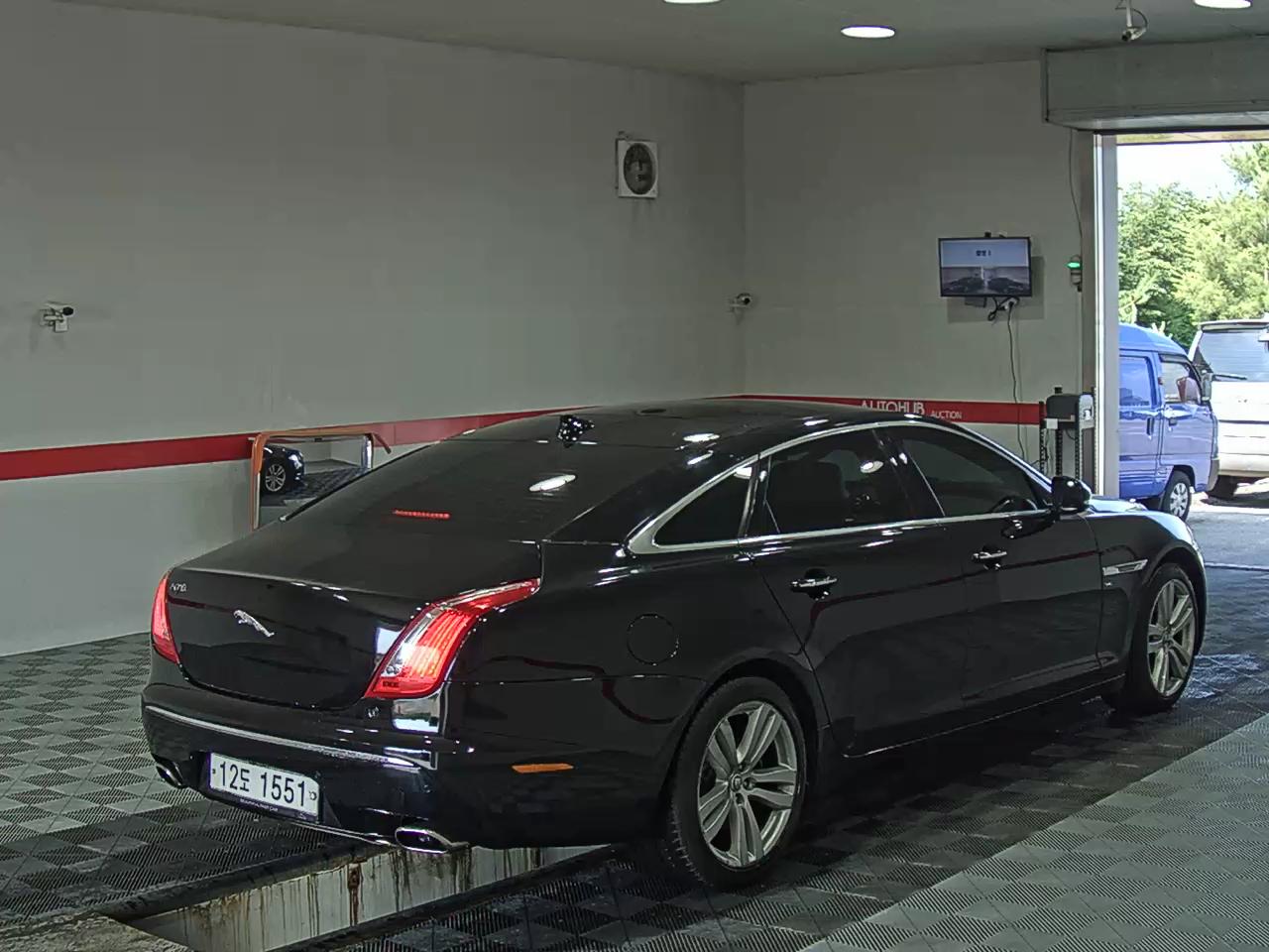 2013 - jaguar xj