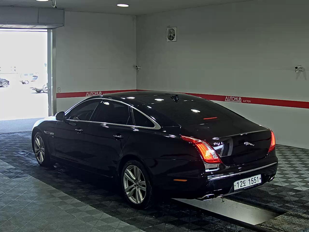 2013 - jaguar xj