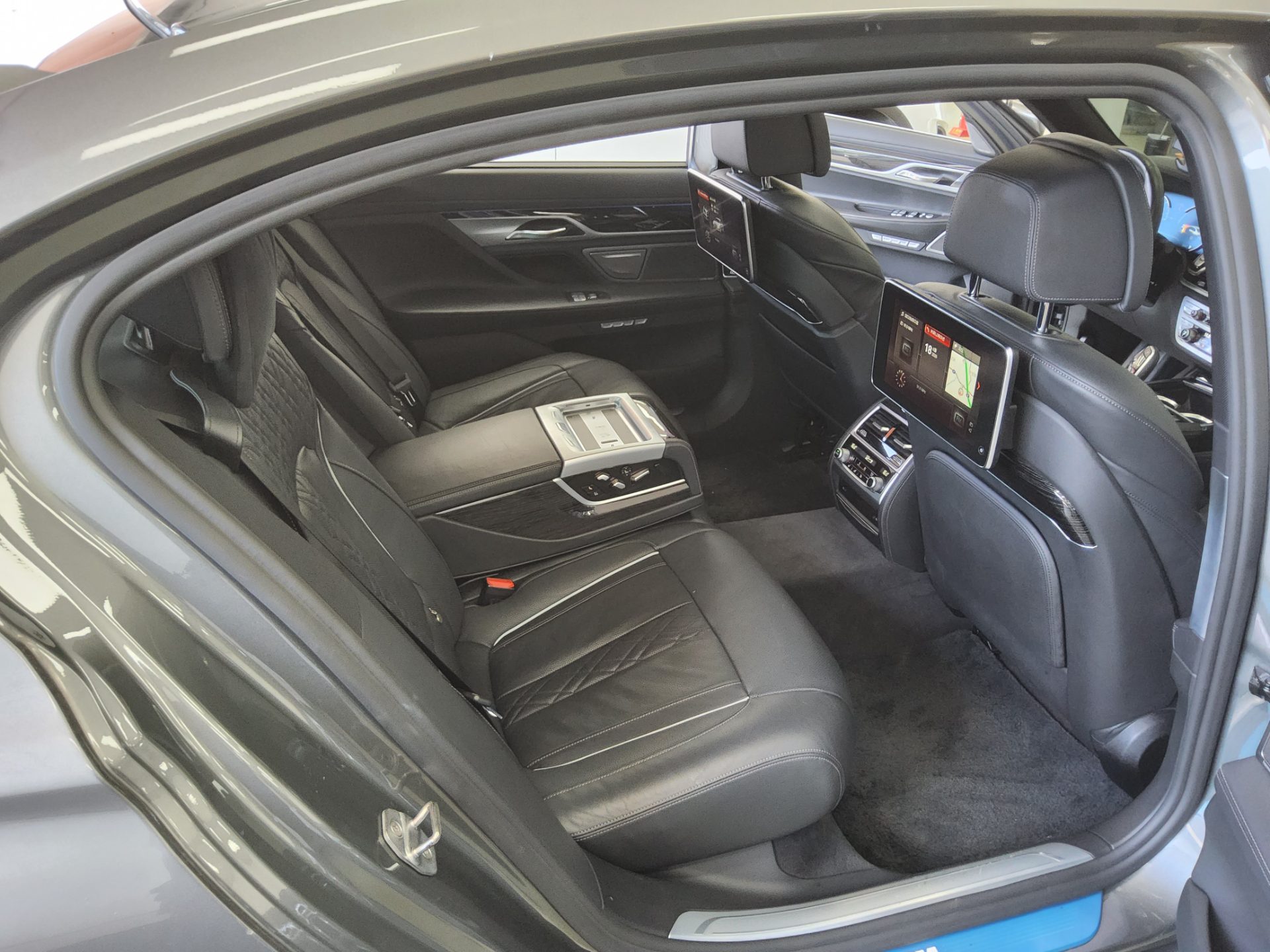 2018 - bmw m7