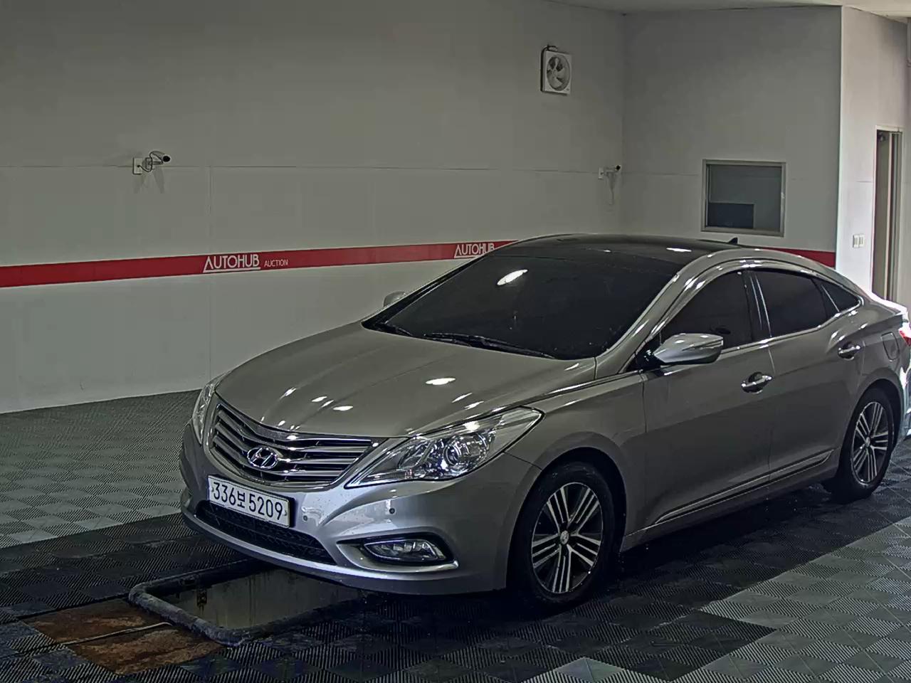 HYUNDAI GRANDEUR HG LPI RENTAL CAR