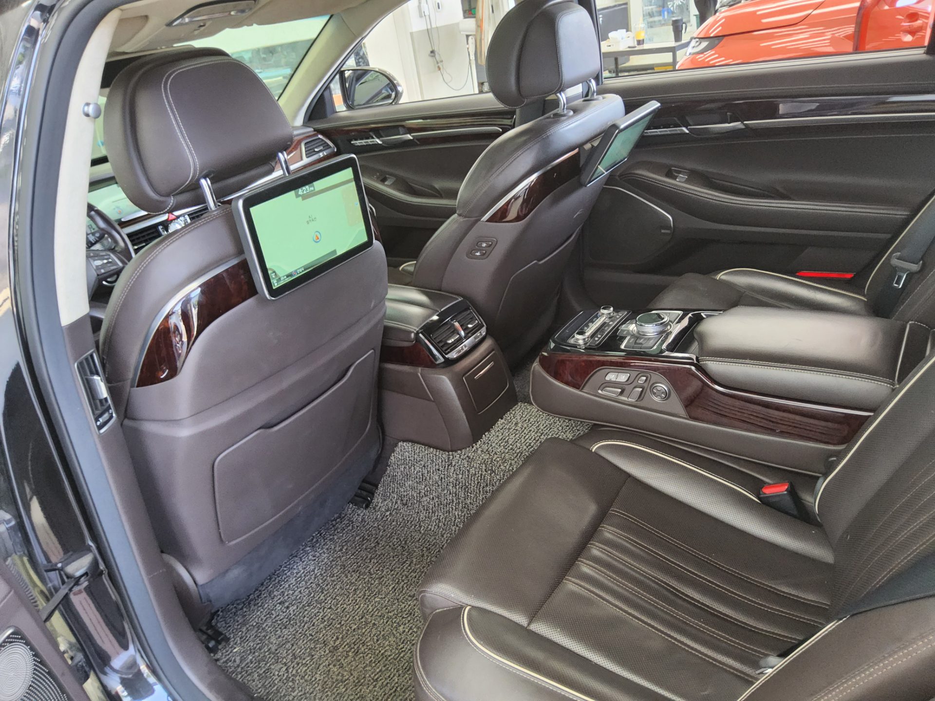 2018 - genesis eq900