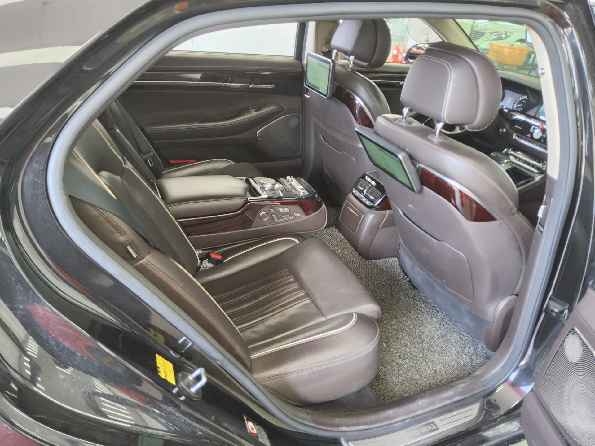2018 - genesis eq900