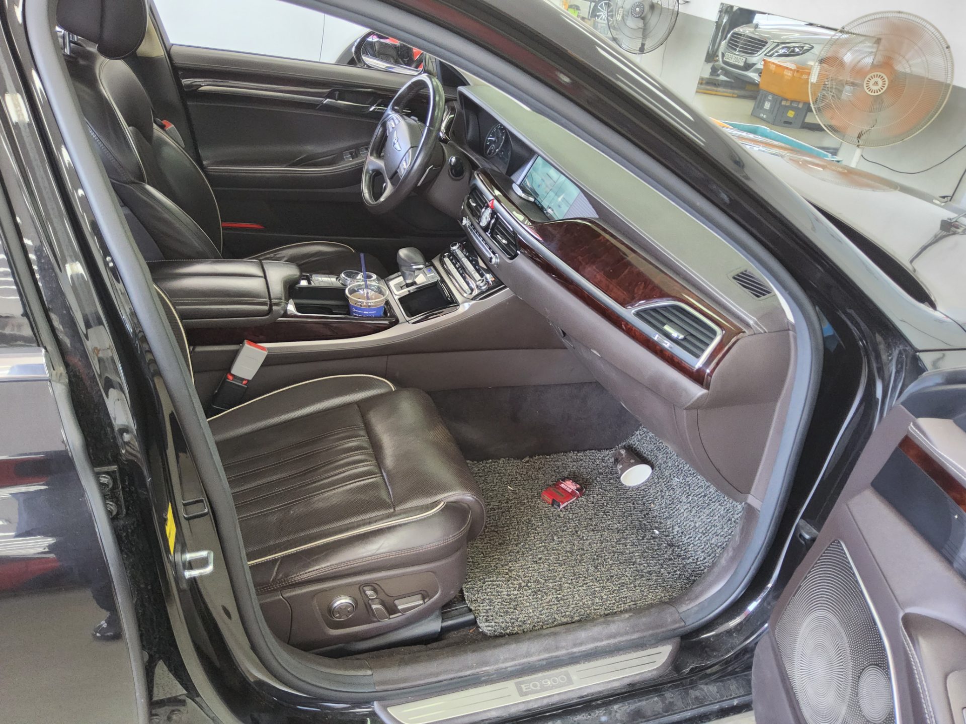 2018 - genesis eq900