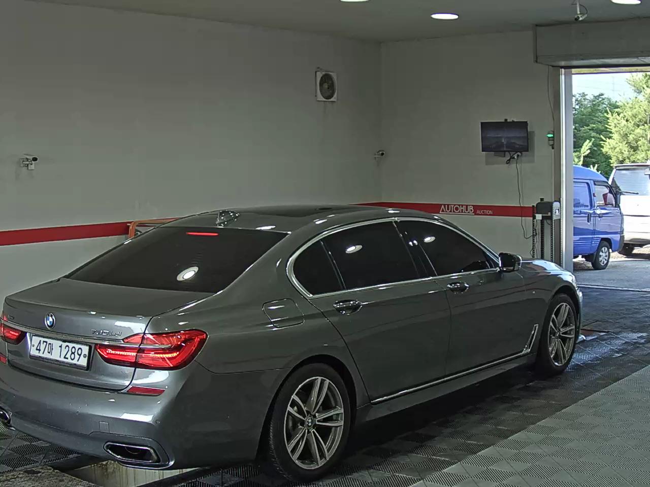 2018 - bmw m7