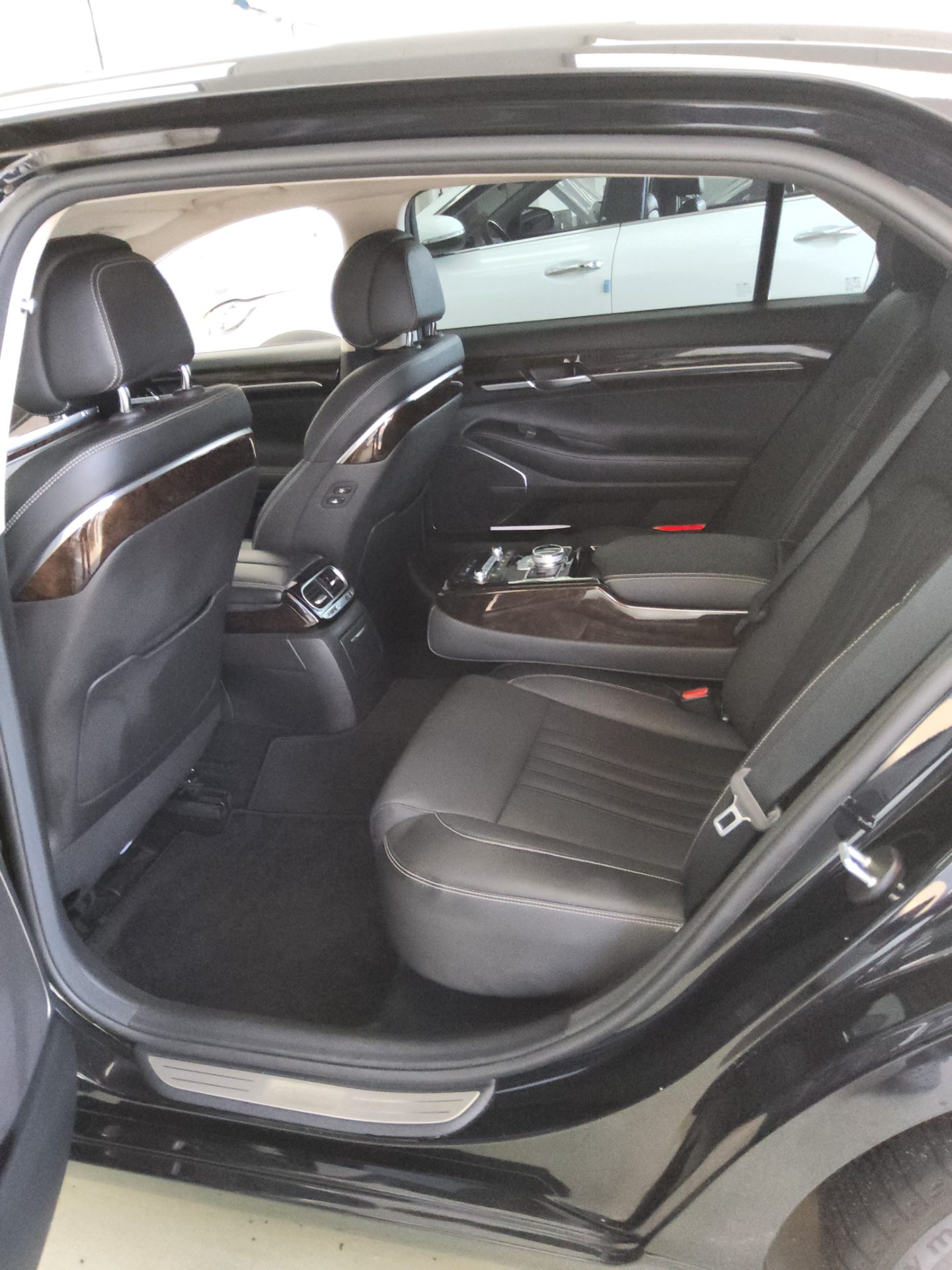 2021 - genesis g90