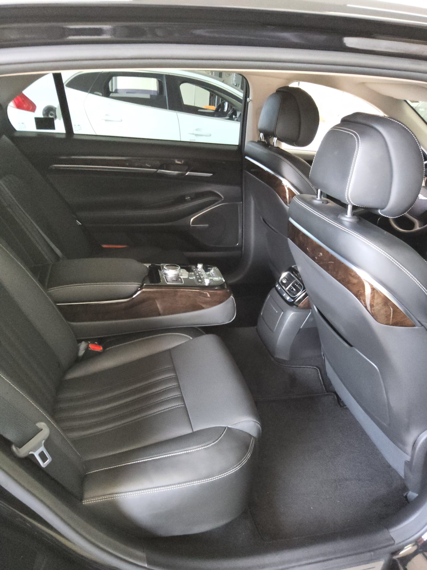 2021 - genesis g90