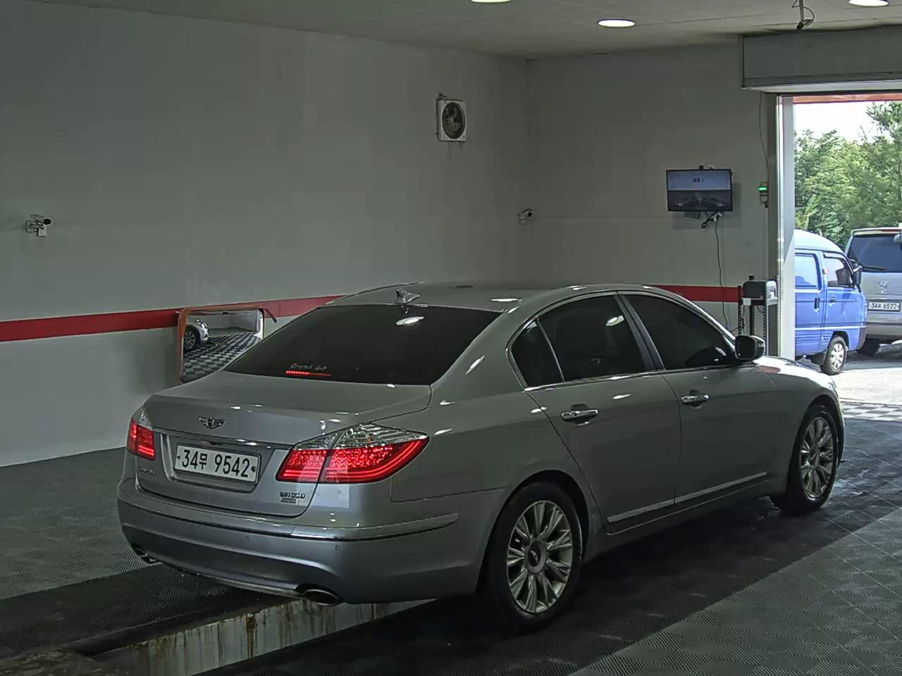 2011 - hyundai bh