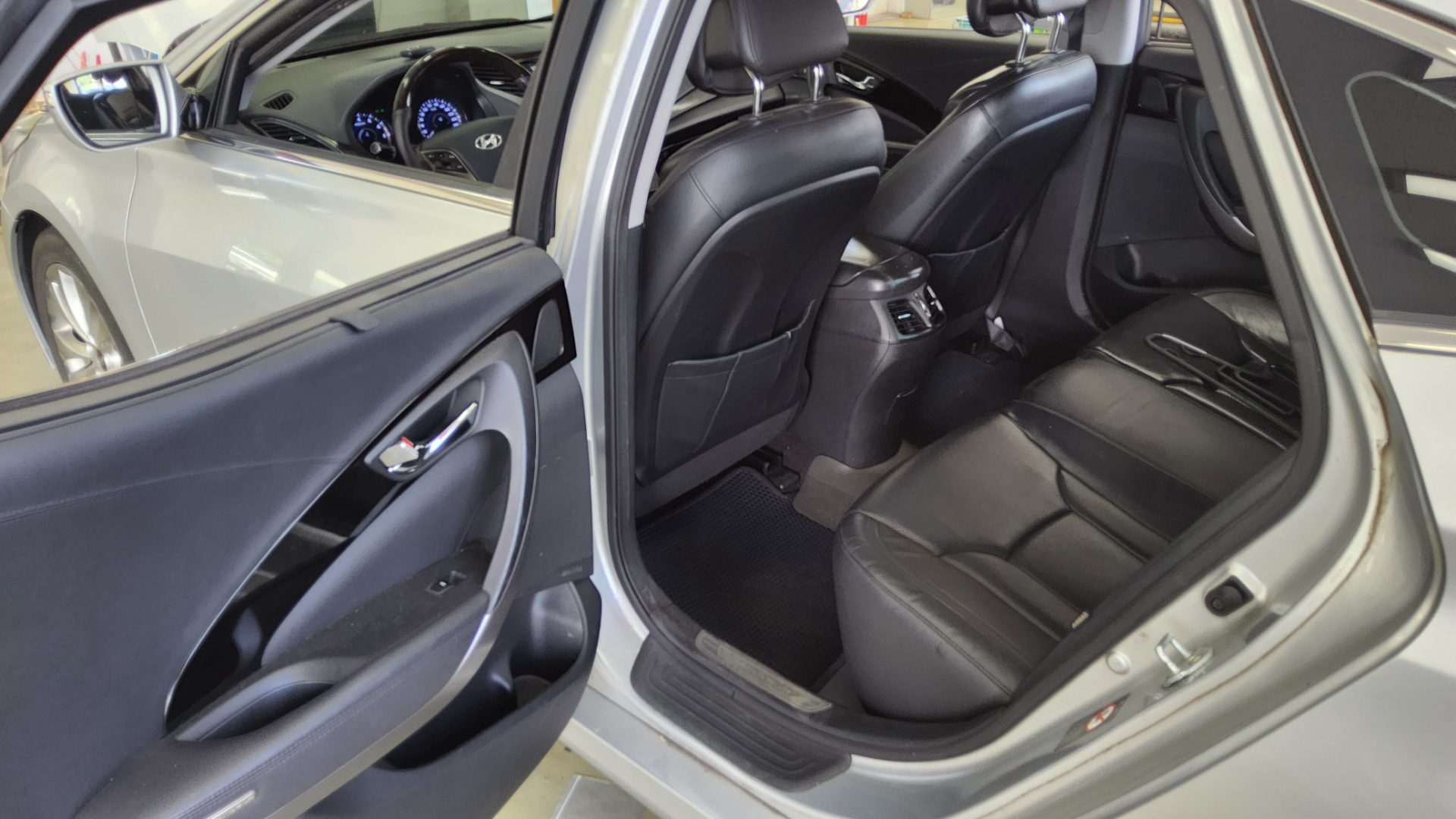 2012 - hyundai grandeur