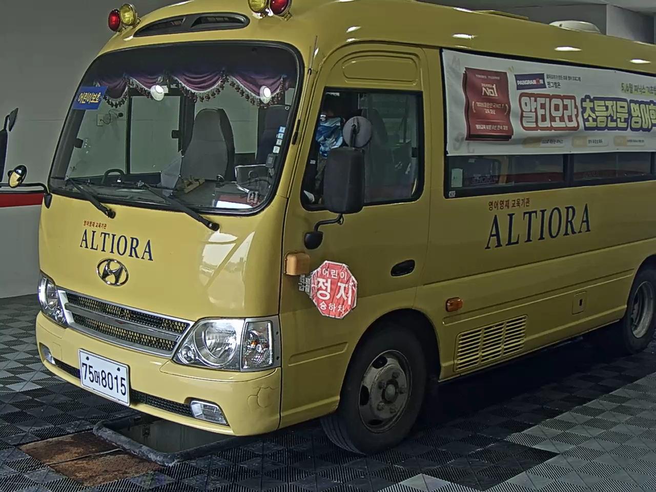 HYUNDAI COUNTY STANDARD MODEL CHILDREN’S BUS