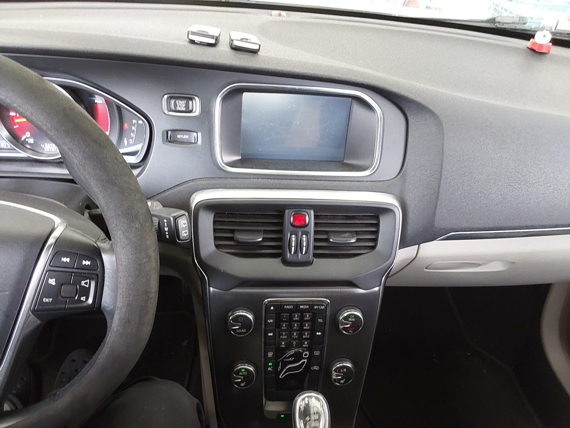2013 - volvo v40