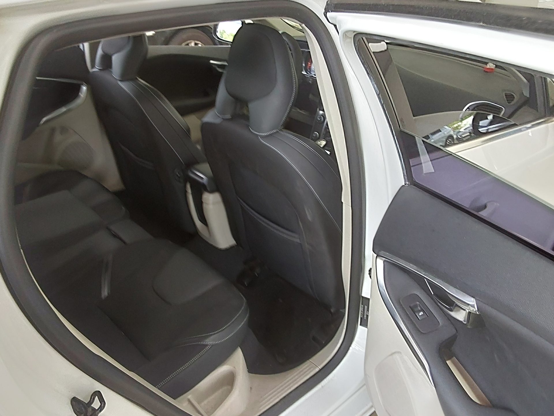 2013 - volvo v40