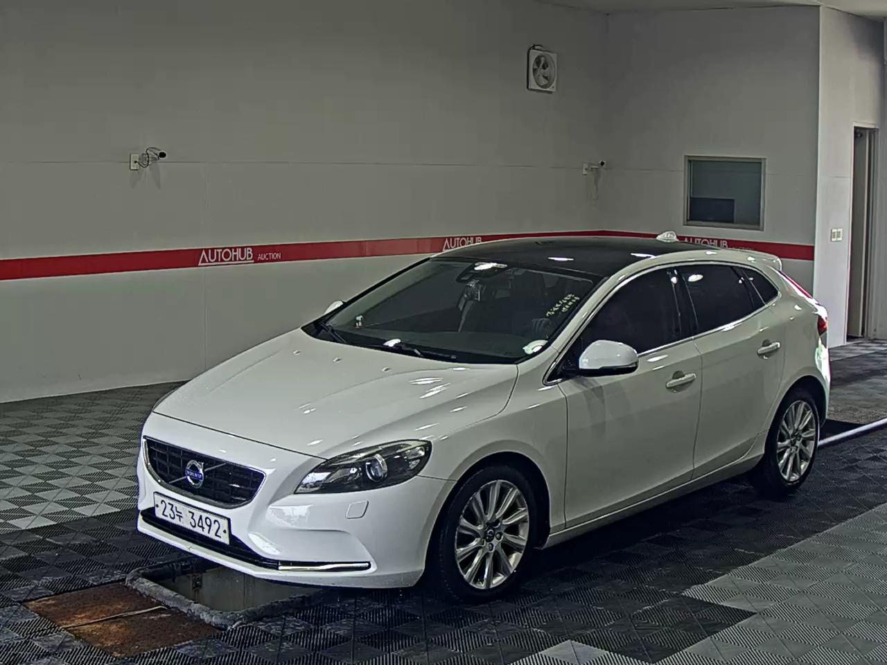 2013 - volvo v40