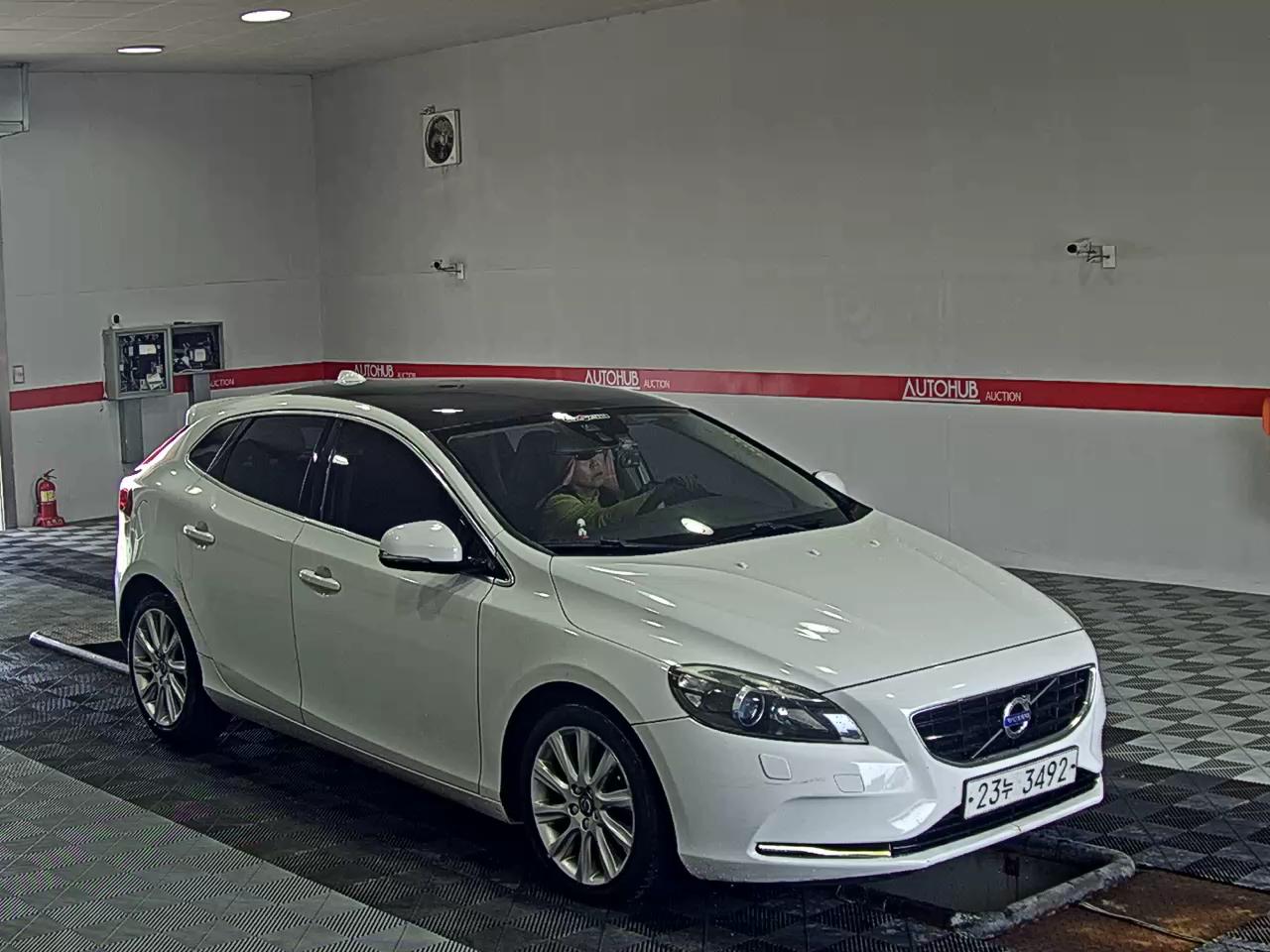 2013 - volvo v40