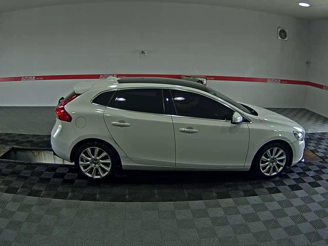 2013 - volvo v40