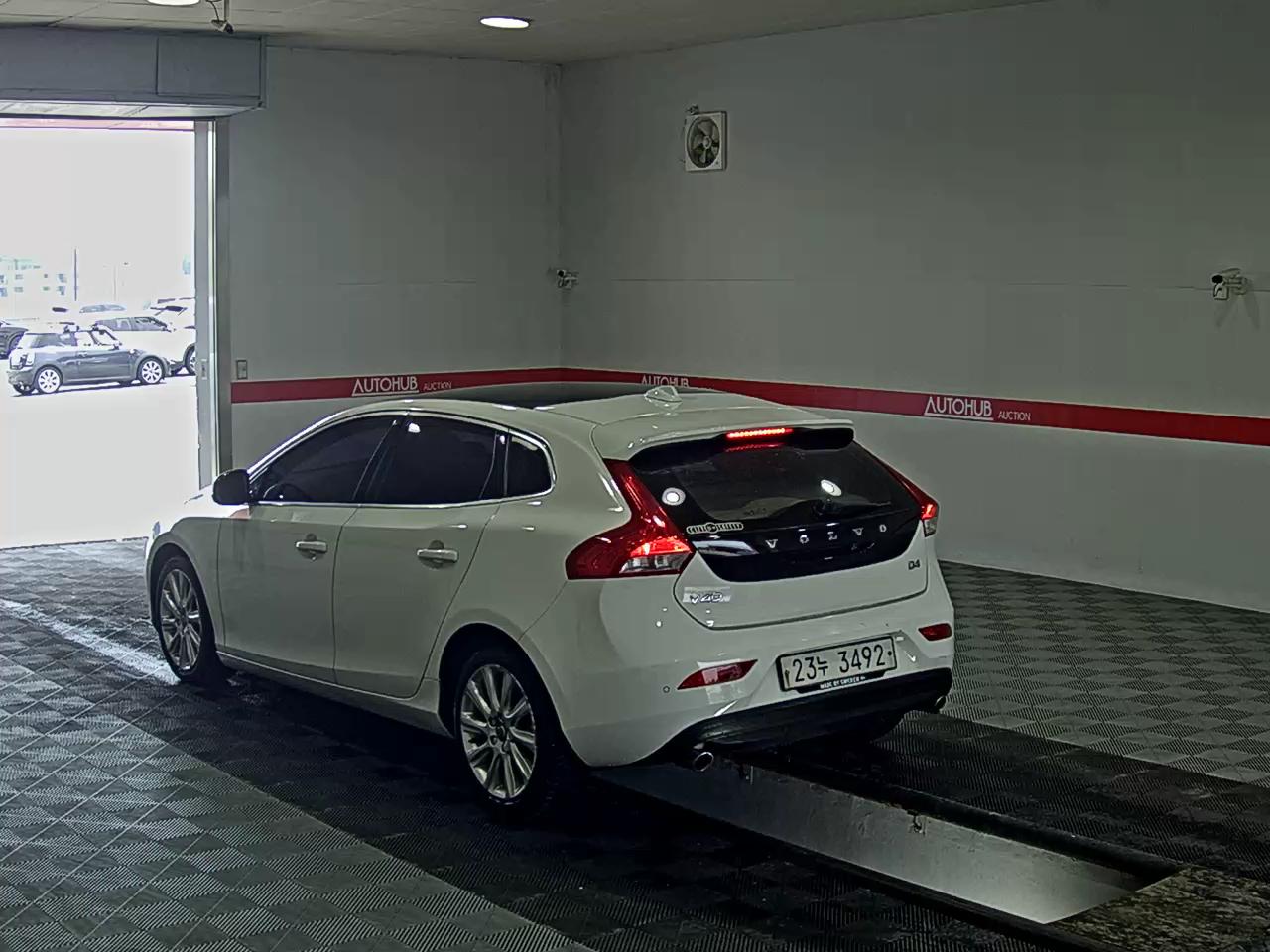 2013 - volvo v40