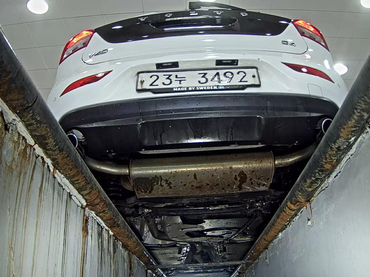2013 - volvo v40