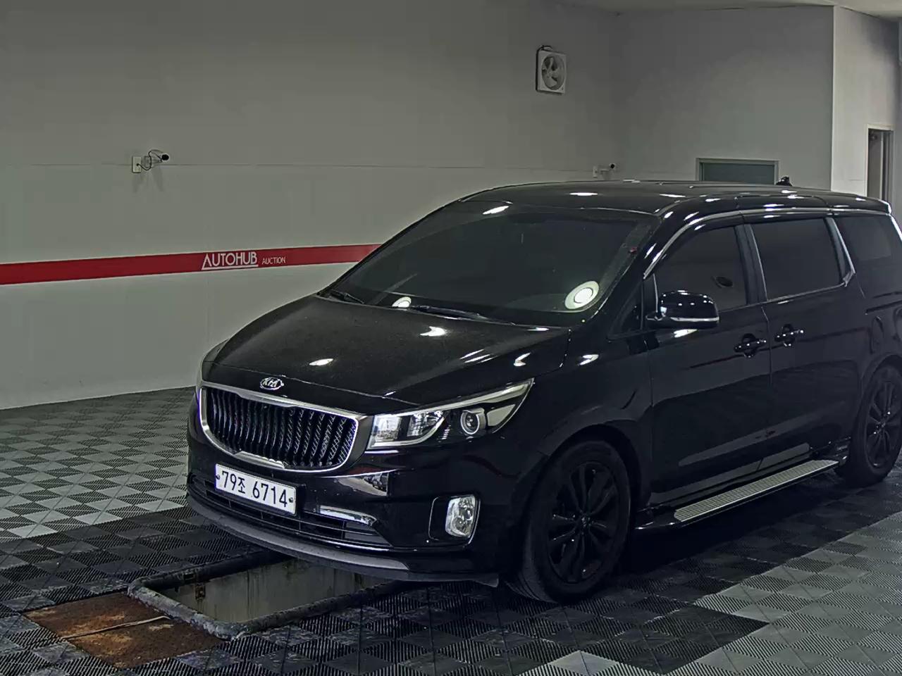 KIA CARNIVAL DELUXE